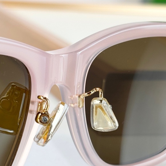 Bottega Veneta Women’s Stylish Sunglasses - Picture 6 of 9